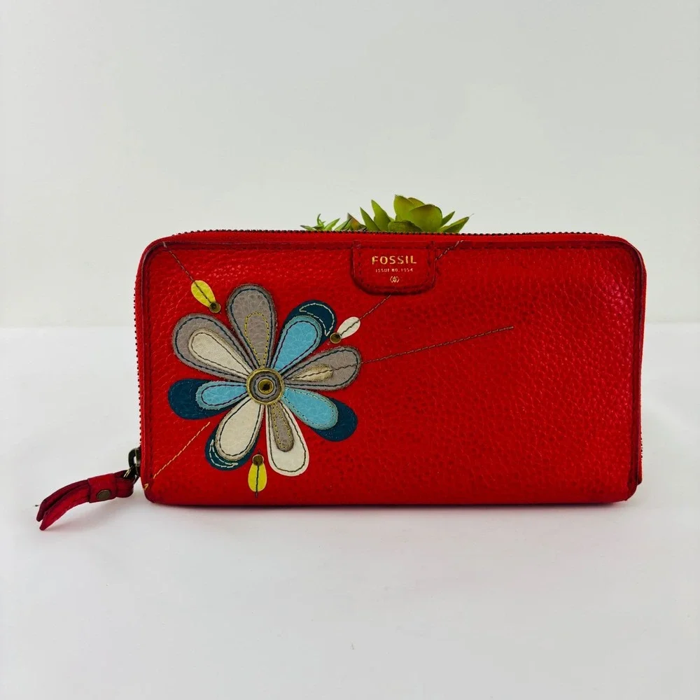 Fossil Red‎ Pebbled Leather Floral Applique Zip Around Wallet Womens